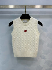 Gilet tricoté avec design torsadé