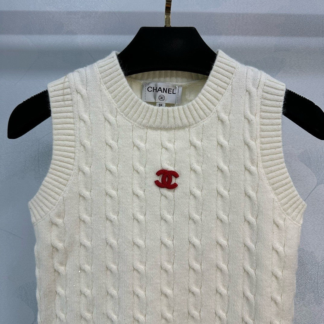 Gilet tricoté avec design torsadé