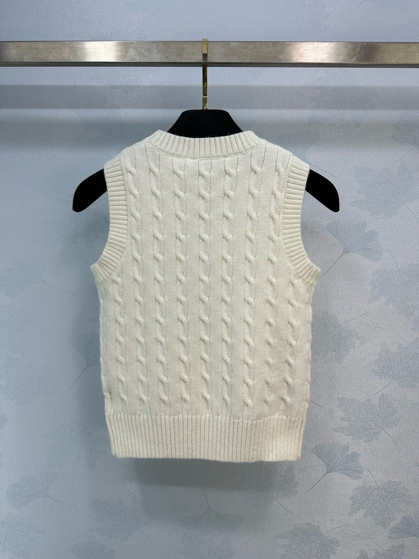 knitted vest with twist design