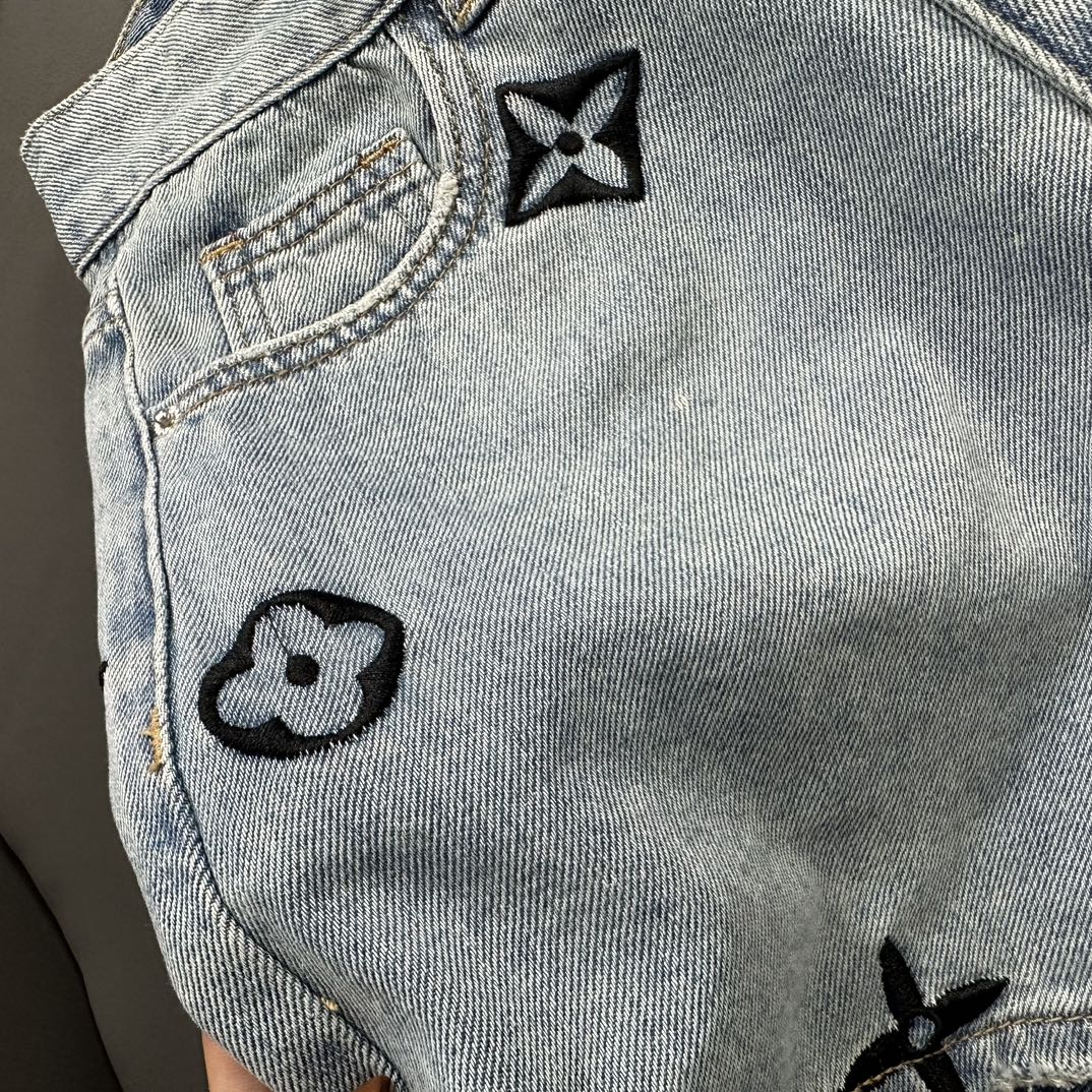 Old flower and letter embroidered shorts
