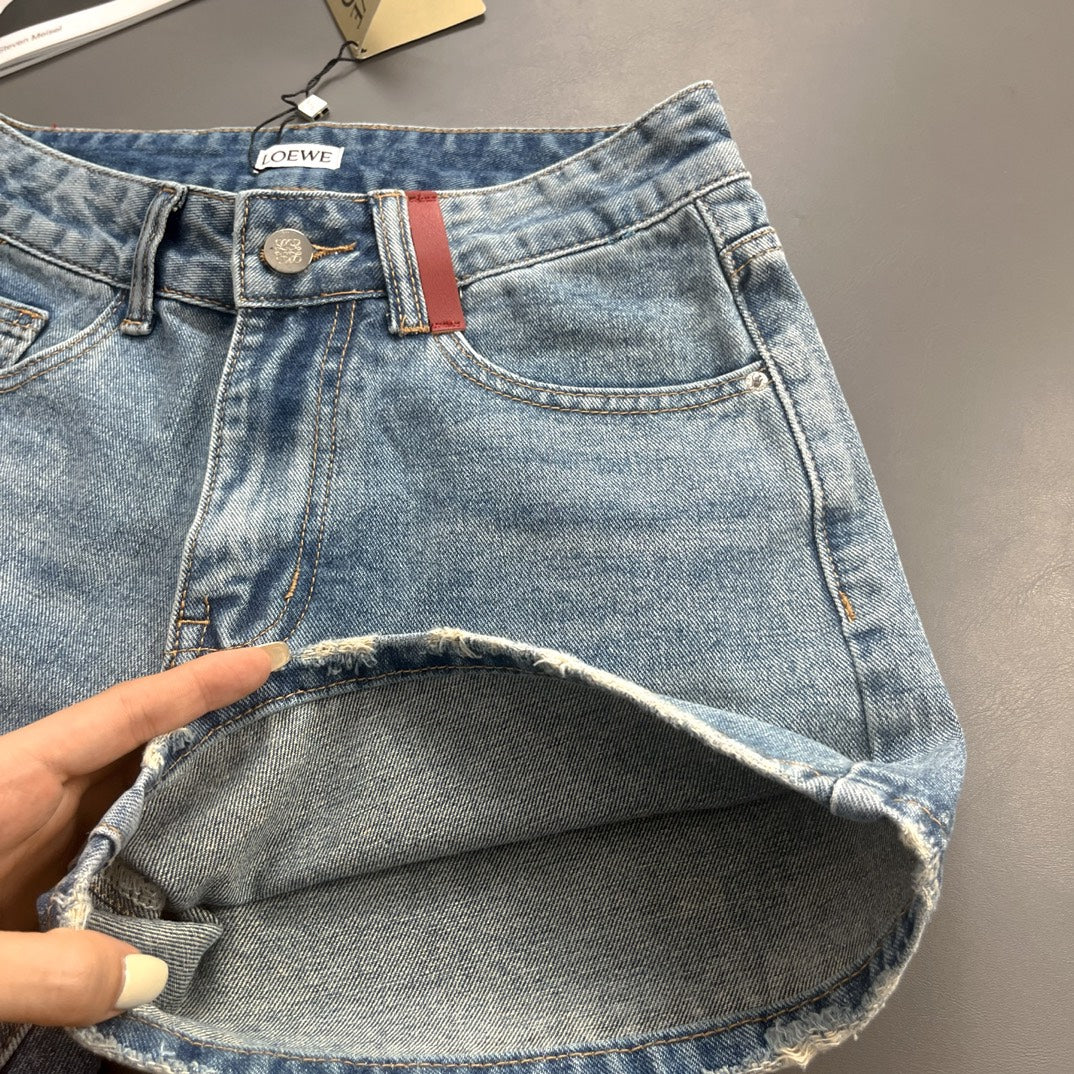 Denim shorts with towel embroidery on the back pockets