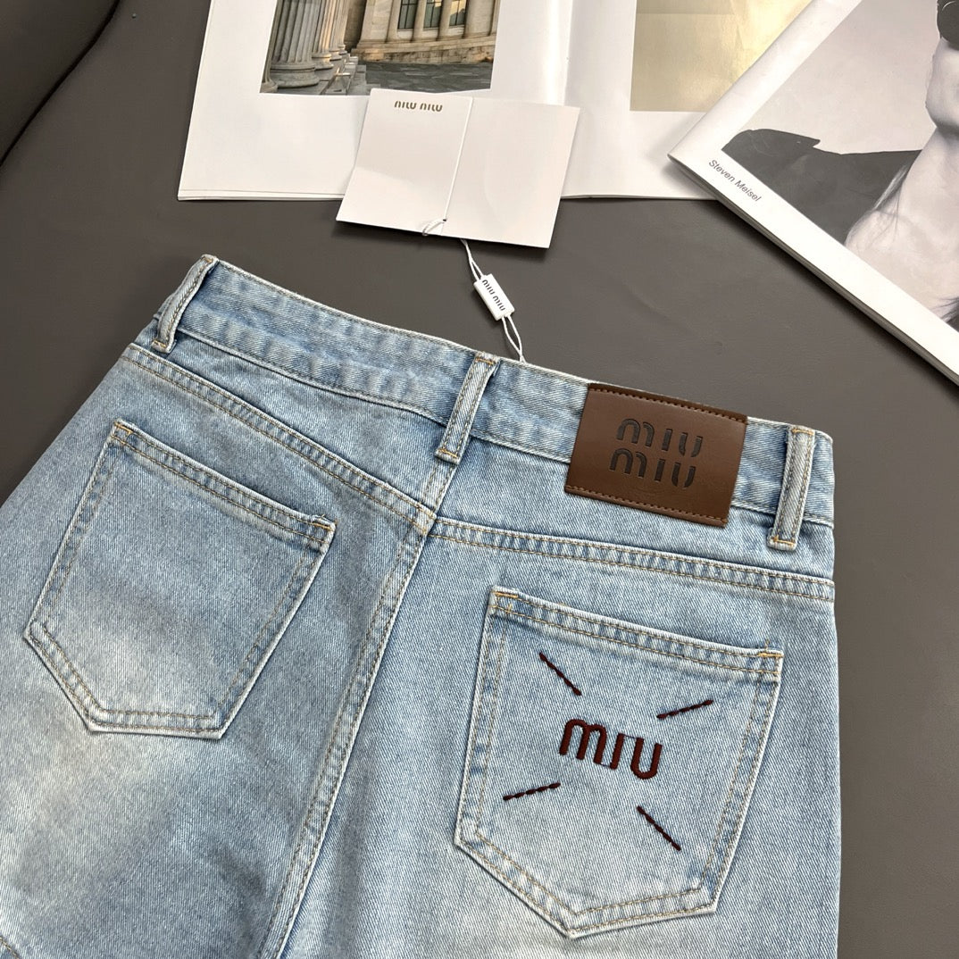 Denim shorts with back pocket embroidery