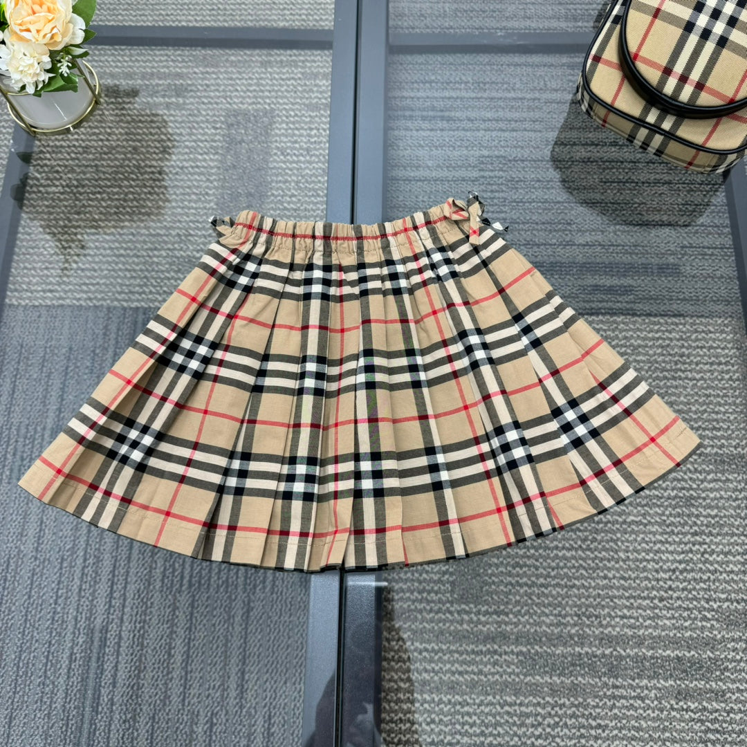 Pleated skirt suit