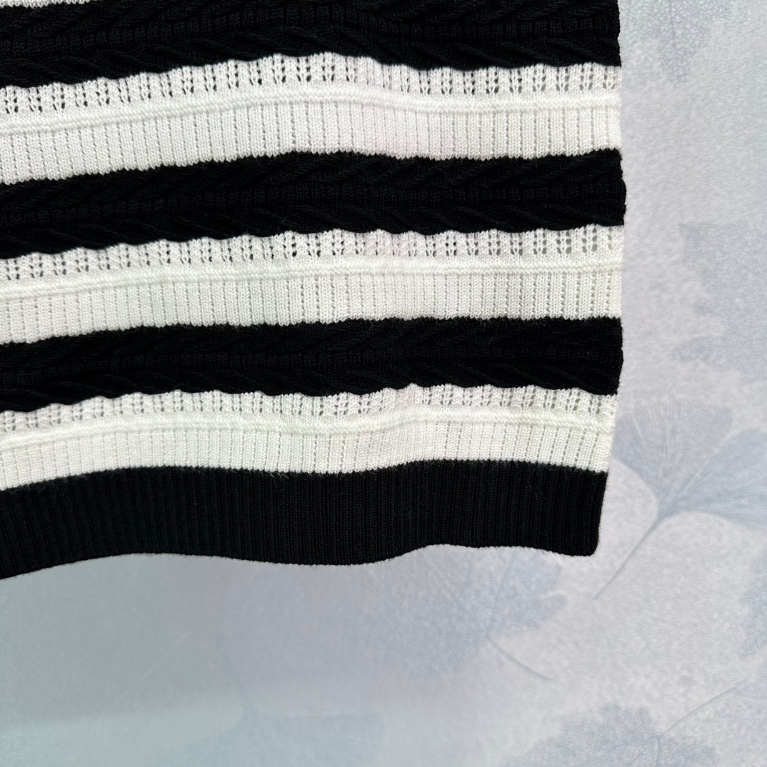 Wavy striped knit