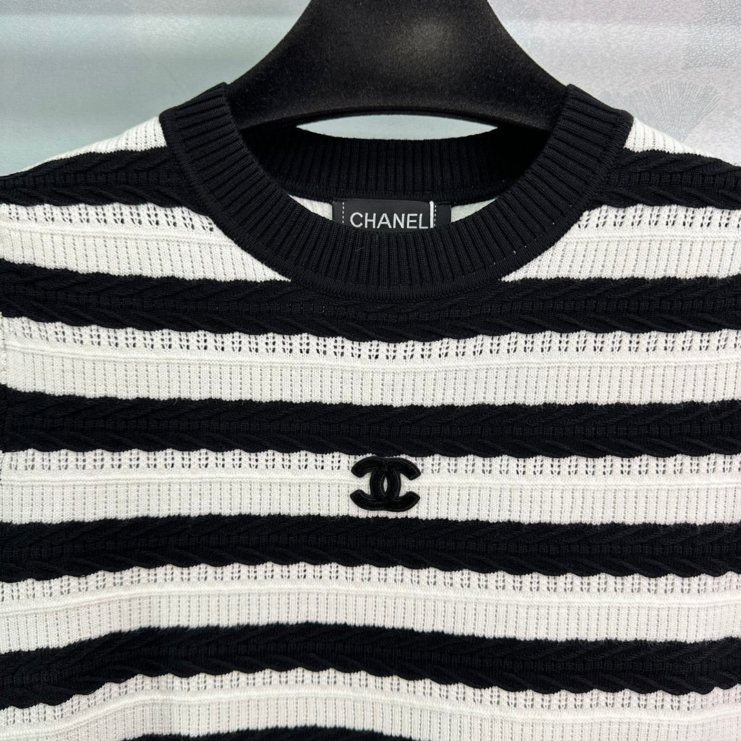 Wavy striped knitted short sleeves