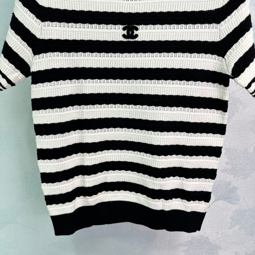 Wavy striped knitted short sleeves