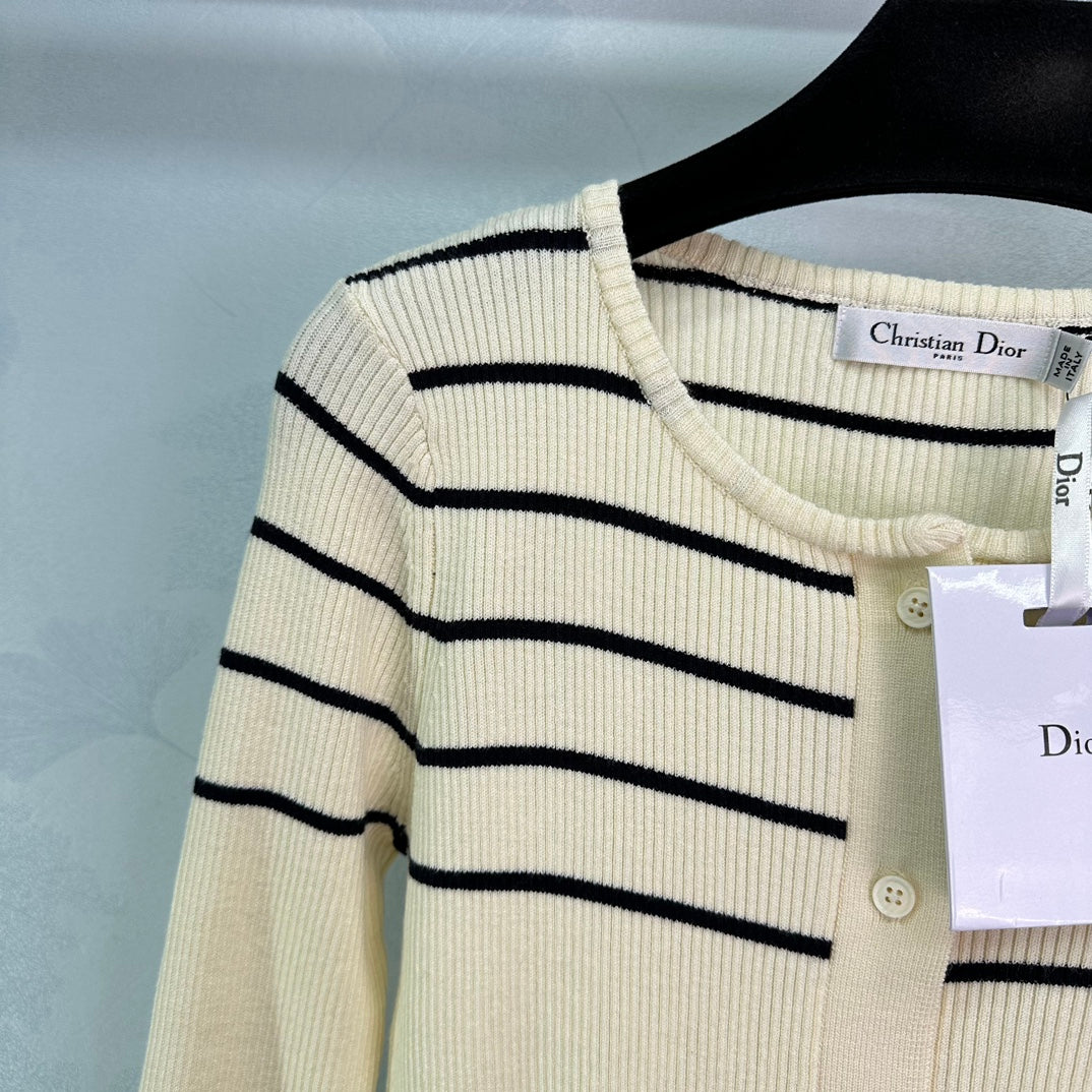 Cardigan tricoté à rayures minimalistes