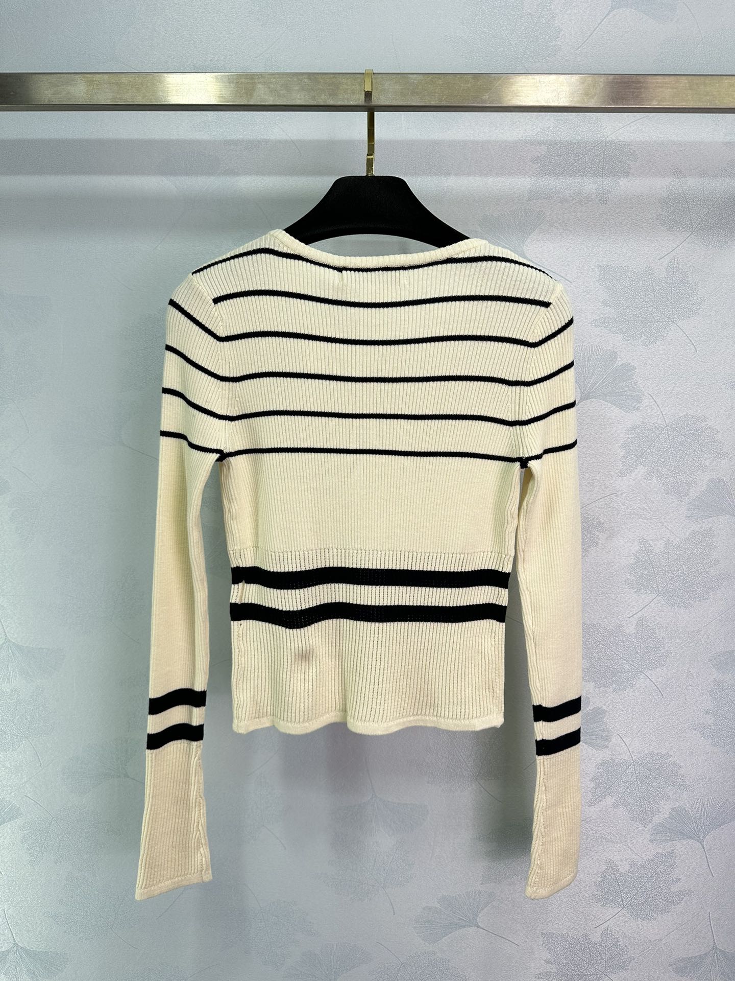 Minimalist striped knitted cardigan