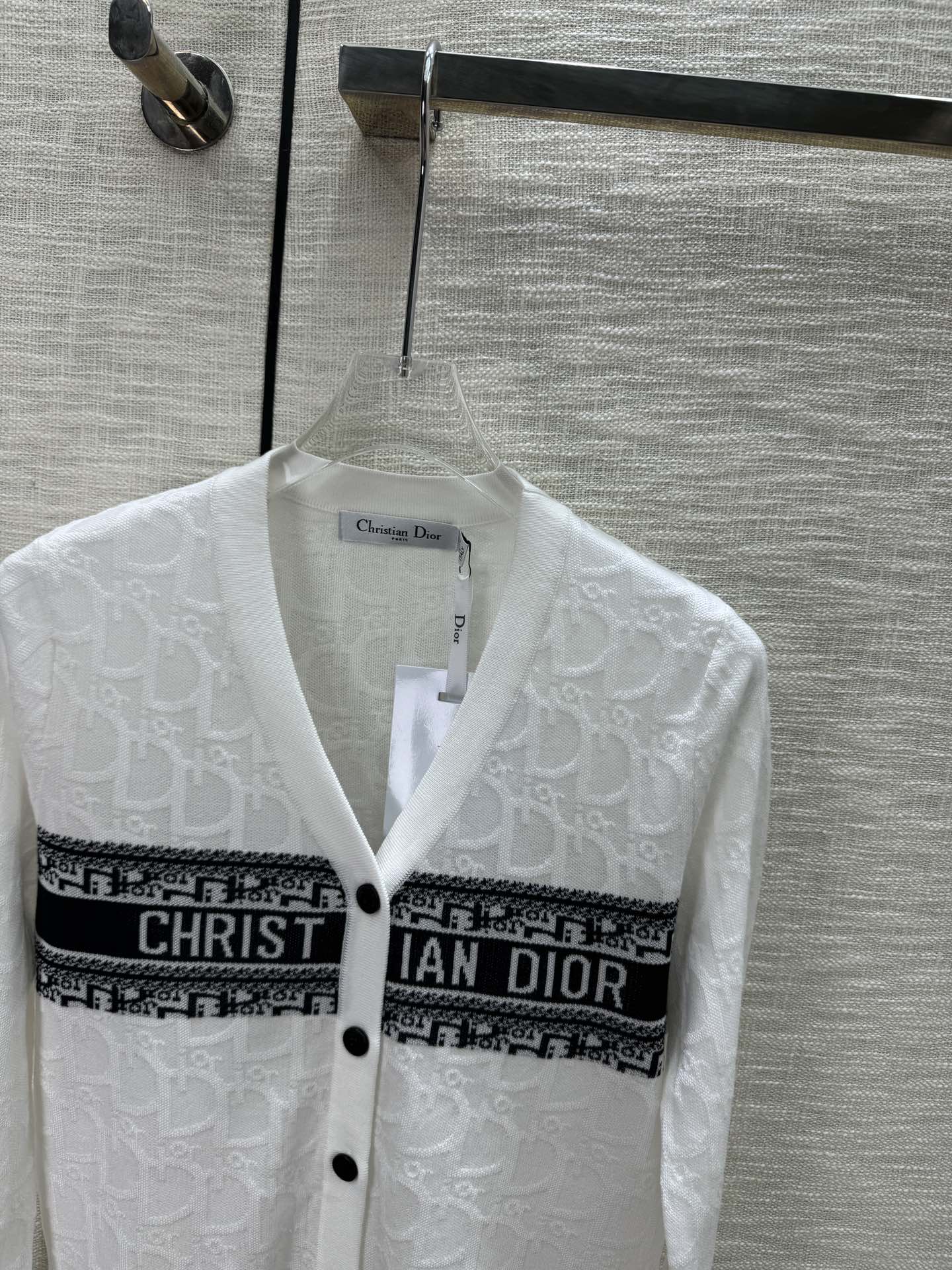 Contrast color logo knitted cardigan