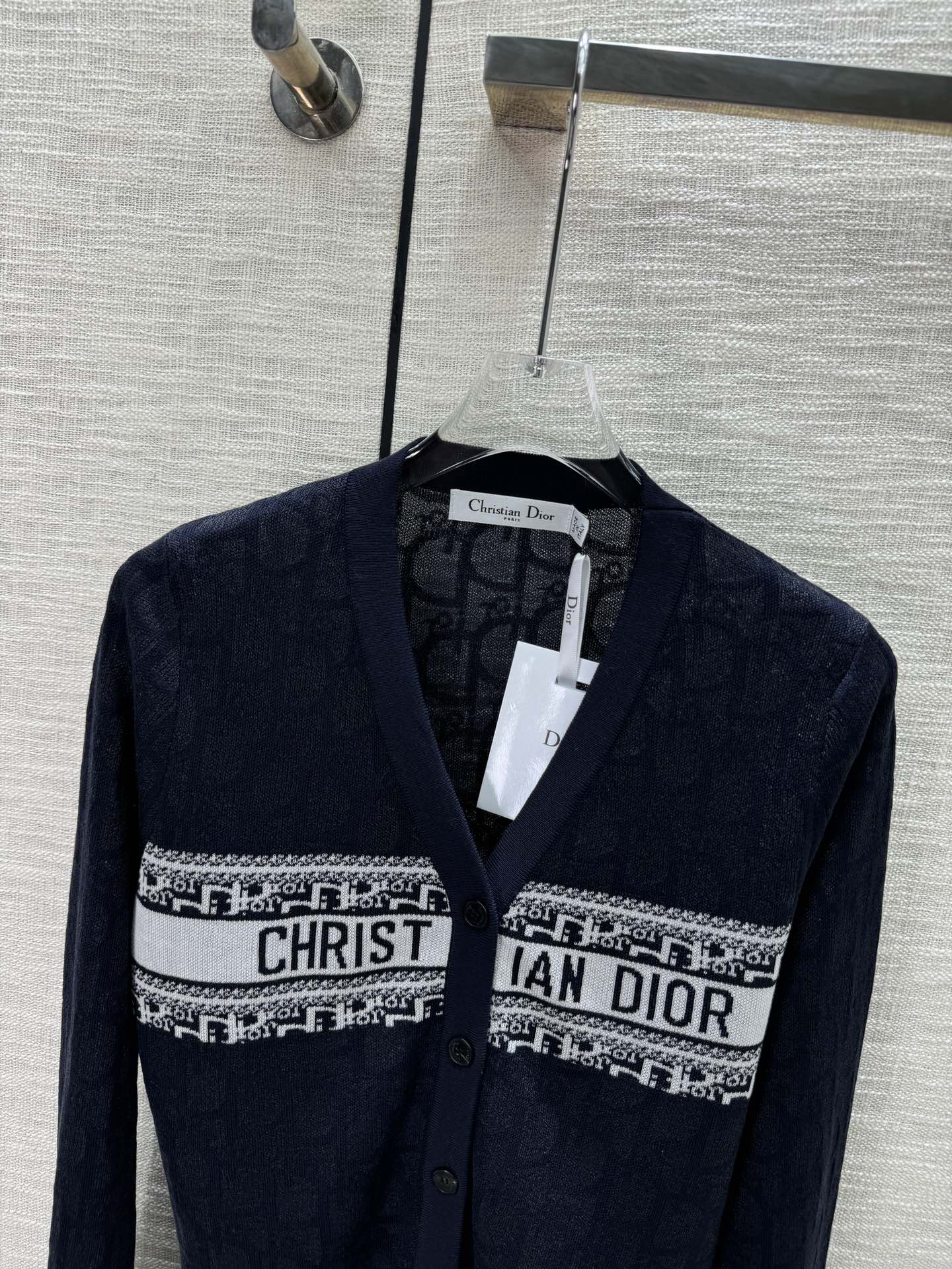 Contrast color logo knitted cardigan