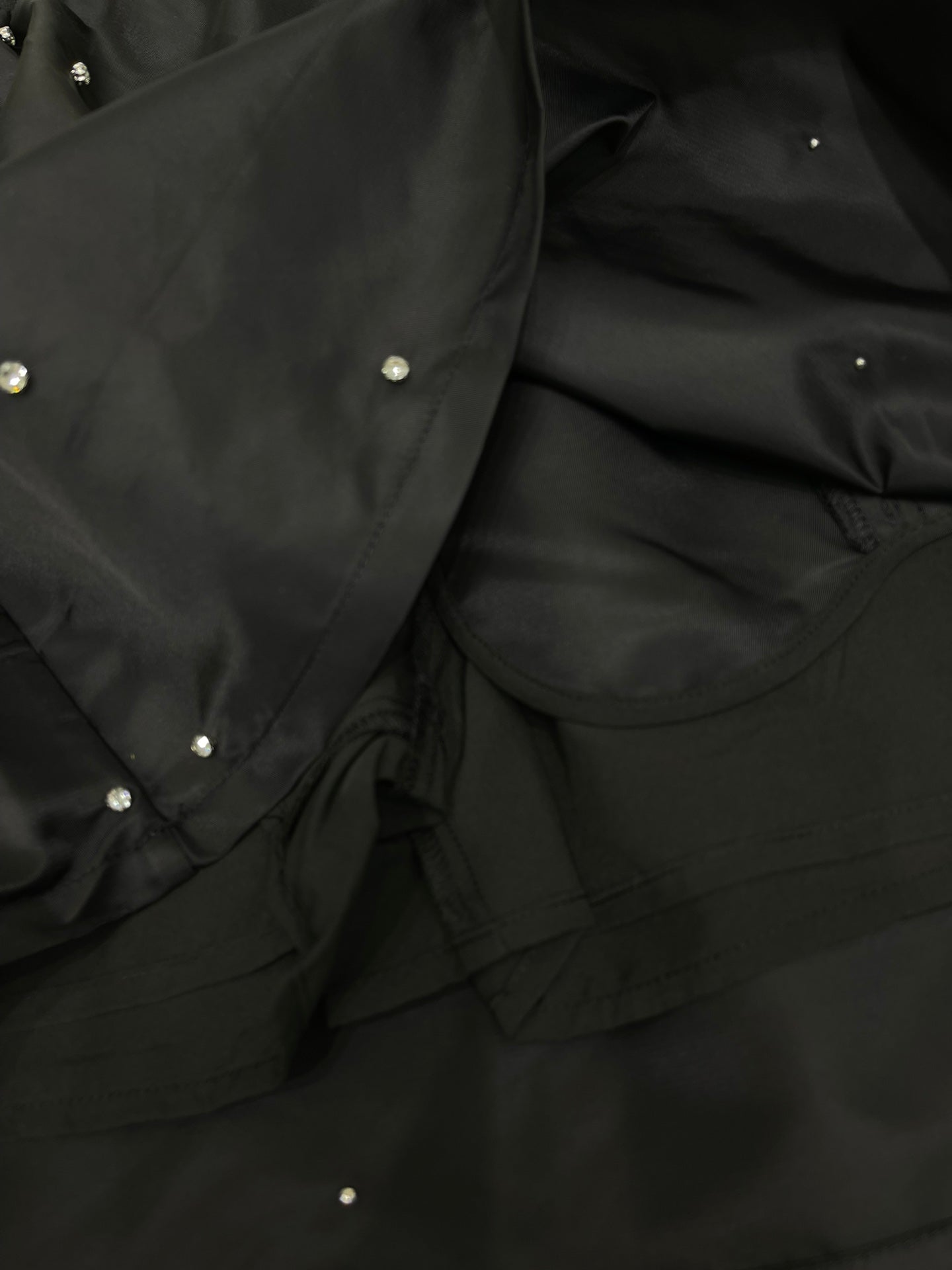 Casual waist-hugging layered black skirt
