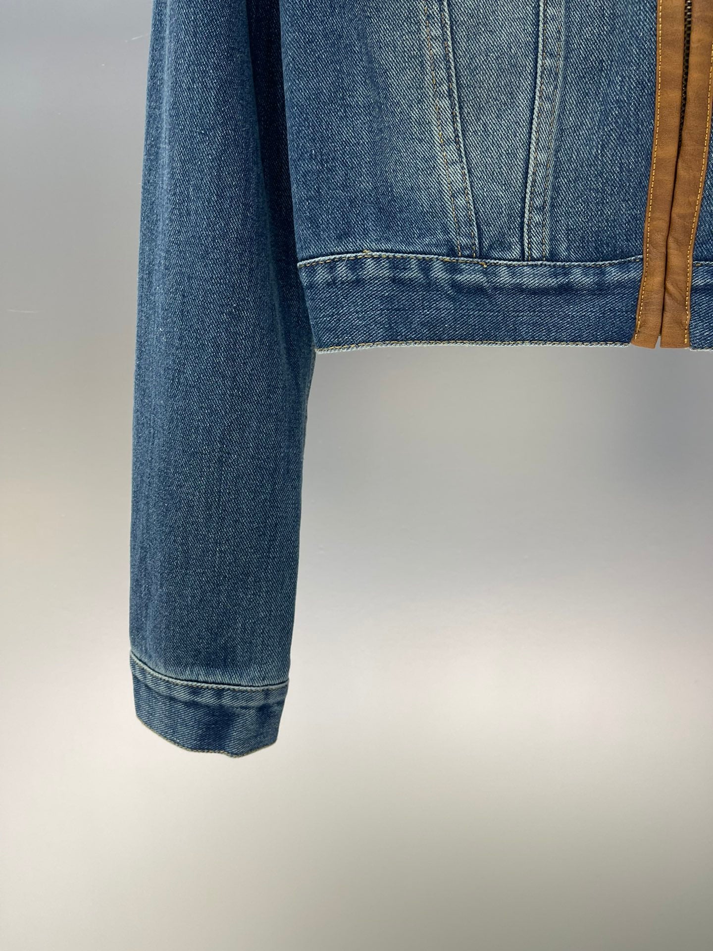 Leather trim lapel long sleeve short zip-up denim jacket