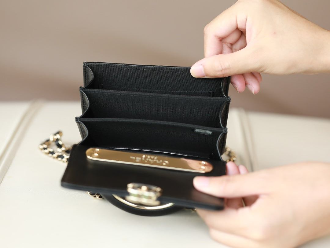 Porte-cartes noir avec petite poignée et mini sac à chaîne