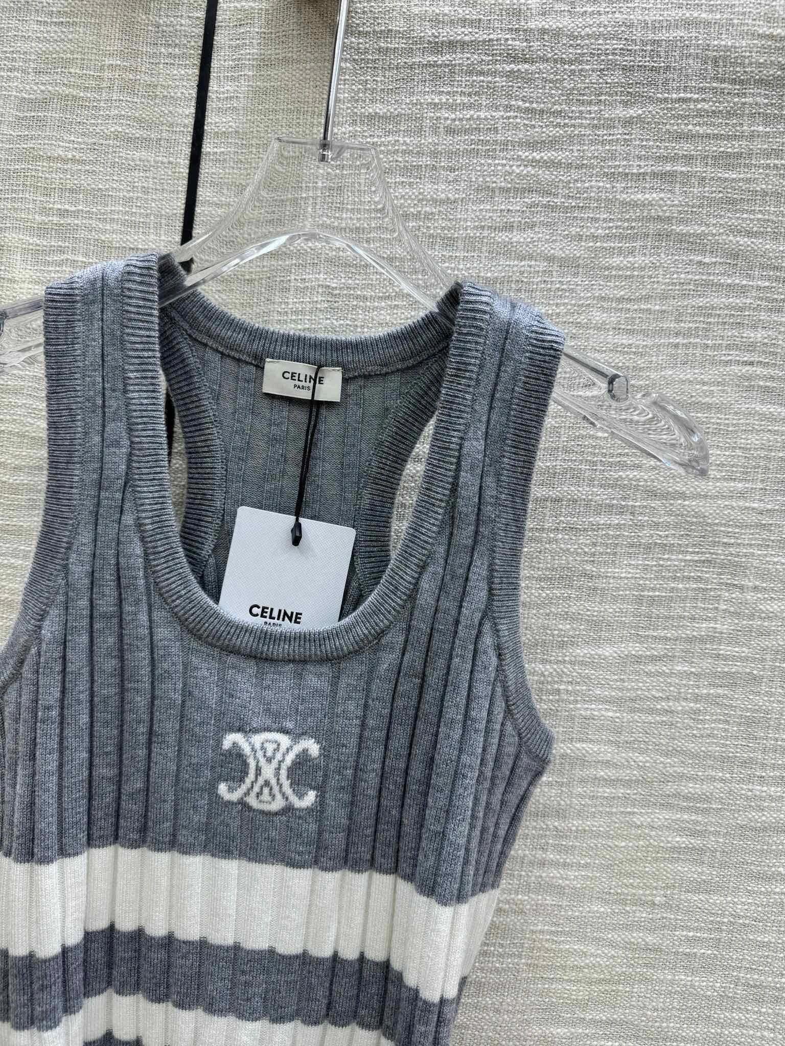 Crew neck knitted vest