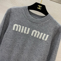 Round neck pullover long sleeve sweater