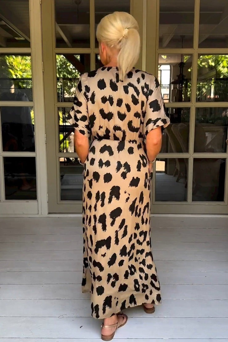 Robe longue à col en V léopard sauvage