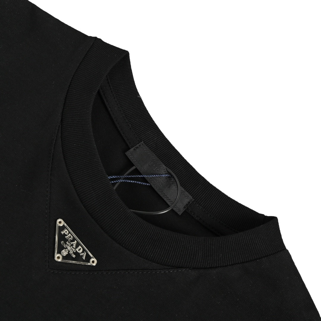 Neck triangle logo short sleeved